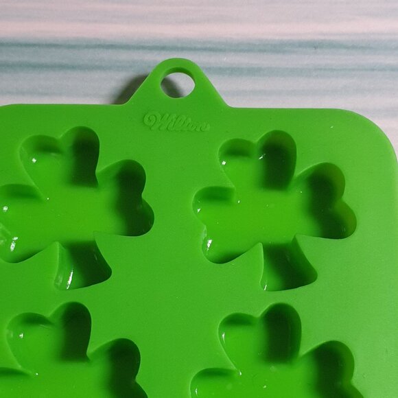 Shamrock Silicone Mold Wilton Baking Candy Making Ice Crafts Lucky Holiday - Picture 4 of 5